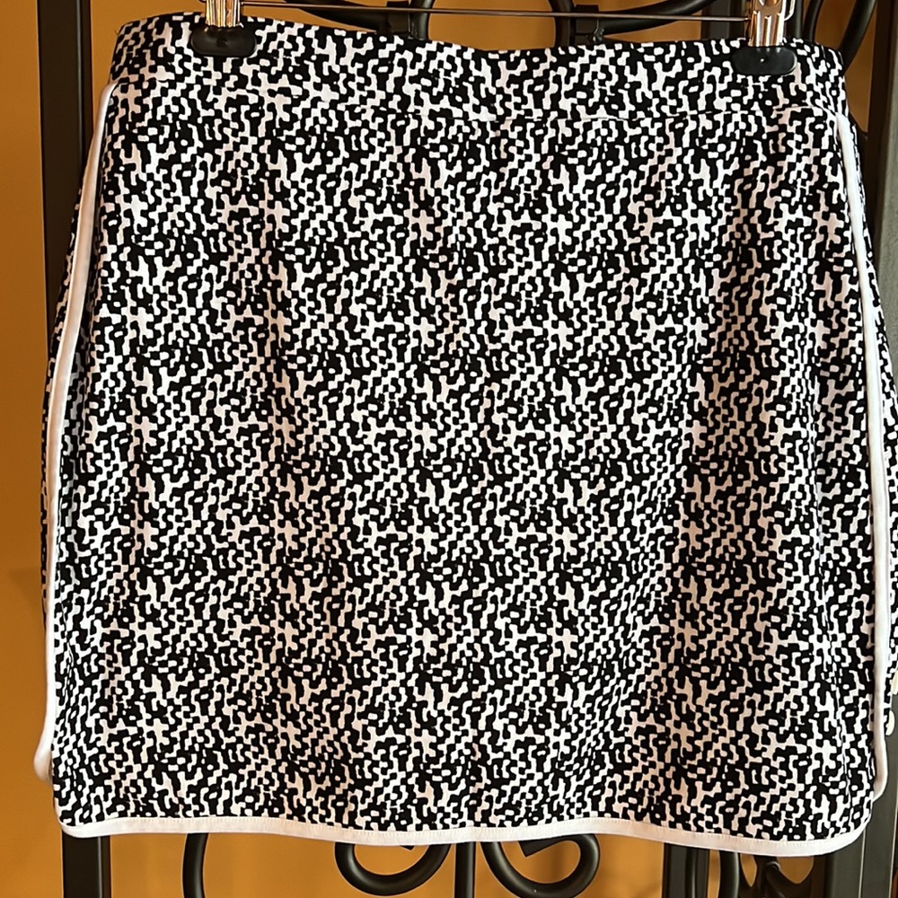 JONES NEW YORK The Contrast Skort Black Fuzzy Blocks - Picture 3 of 8